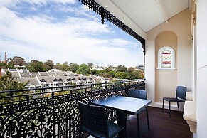 Spacious Studio With Balcony in Inner-city Glebe