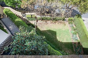 Spacious Studio With Balcony in Inner-city Glebe