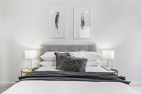 Boutique Apartment in Quiet, Sought-after Suburb