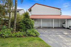 Chic 2-bed Cabin-style Home by Mooloolaba Beach