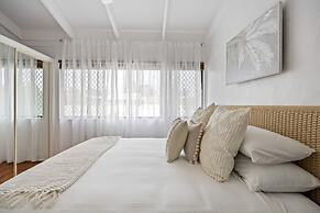 Chic 2-bed Cabin-style Home by Mooloolaba Beach