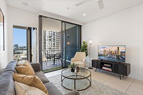 Riverside 2-bed by Brisbane's Landmarks