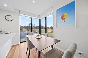 Inner-city 2-bed With Large Balcony, Garden & Gym