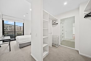Inner-city 2-bed With Large Balcony, Garden & Gym
