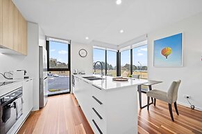 Inner-city 2-bed With Large Balcony, Garden & Gym
