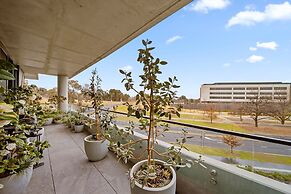 Inner-city 2-bed With Large Balcony, Garden & Gym