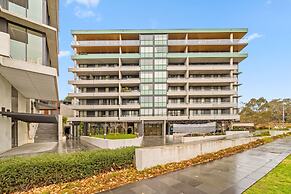 Inner-city 2-bed With Large Balcony, Garden & Gym