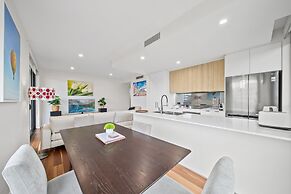 Inner-city 2-bed With Large Balcony, Garden & Gym