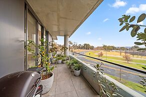 Inner-city 2-bed With Large Balcony, Garden & Gym