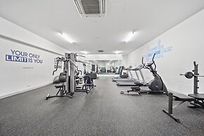 Inner-city 2-bed With Large Balcony, Garden & Gym