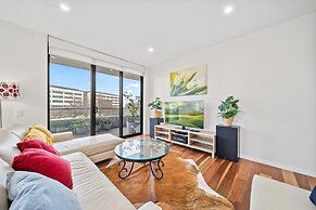 Inner-city 2-bed With Large Balcony, Garden & Gym