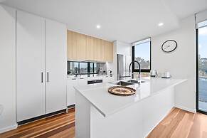 Inner-city 2-bed With Large Balcony, Garden & Gym