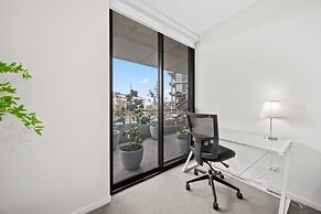 Inner-city 2-bed With Large Balcony, Garden & Gym