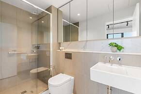 Stylish 1-bed With Pool Gym & Stunning Views