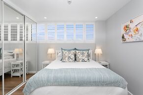 Modern Manly Apartment With Stunning Views, Pool