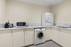 2-bed Inner-city Pad With Gym