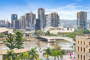 2-bed Brisbane City Pad With Pool & Gym