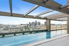 2-bed Brisbane City Pad With Pool & Gym