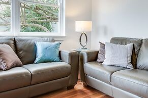 Art Deco 2-bed Close to City and Harbour