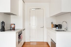 Stunning Studio With Alfresco Terrace Near Trains