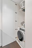 Chic 2-bed With Free Parking in South Yarra