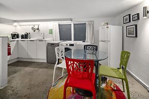 Surfie Pad 10 min Walk to Beach and Dining
