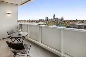 Modern, Executive 1 Bedroom Apartment With Balcony