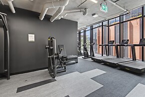 Modern, Executive 1 Bedroom Apartment With Balcony