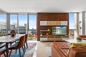 Central 2-bed With Parking & Stunning Views