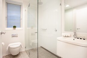 Spacious 3-bed Family House With Courtyard