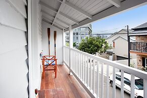 Spacious 3-bed Family House With Courtyard