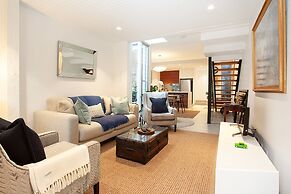 Spacious 3-bed Family House With Courtyard