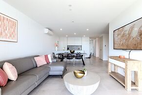 Bayfront Holiday Retreat With Parking