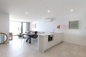 Bayfront Holiday Retreat With Parking