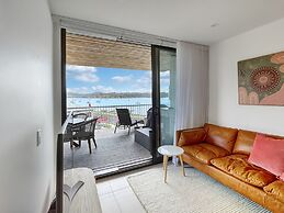 Joy at Ohana: Balcony & Pool Overlooking the Bay