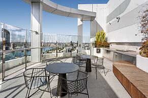 River-view Unit With Rooftop Pool Near Museums
