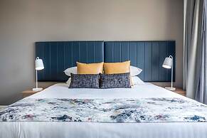 Central 1-bed With Parking, Pool, Sauna & Gym