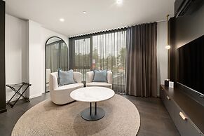 Braddon Studio With BBQ Area
