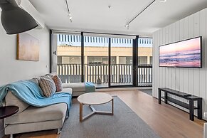 Sleek South Melbourne Pad, 1-bed by Albert Park