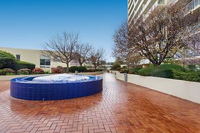 Madecomfy Spacious Canberra Living With Courtyard