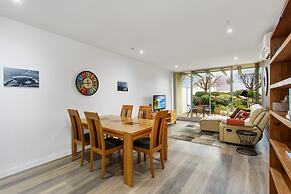 Madecomfy Spacious Canberra Living With Courtyard