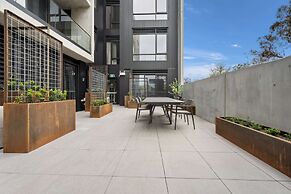 Braddon Studio: Parking & BBQ