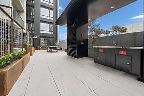 Braddon Studio: Parking & BBQ