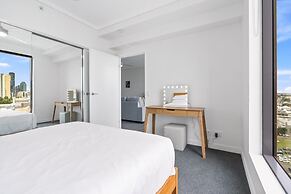 Chic 1 Bed Inner-city Retreat With Pool and Views