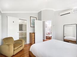 Riverside 3-bed Townhouse With Spacious Deck & BBQ
