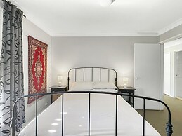 Riverside 3-bed Townhouse With Spacious Deck & BBQ