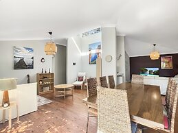 Riverside 3-bed Townhouse With Spacious Deck & BBQ