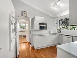 Riverside 3-bed Townhouse With Spacious Deck & BBQ
