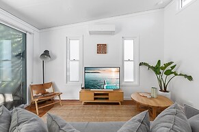 Relaxing 2-bed Home Close to Beaches and Parks