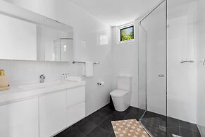 Relaxing 2-bed Home Close to Beaches and Parks